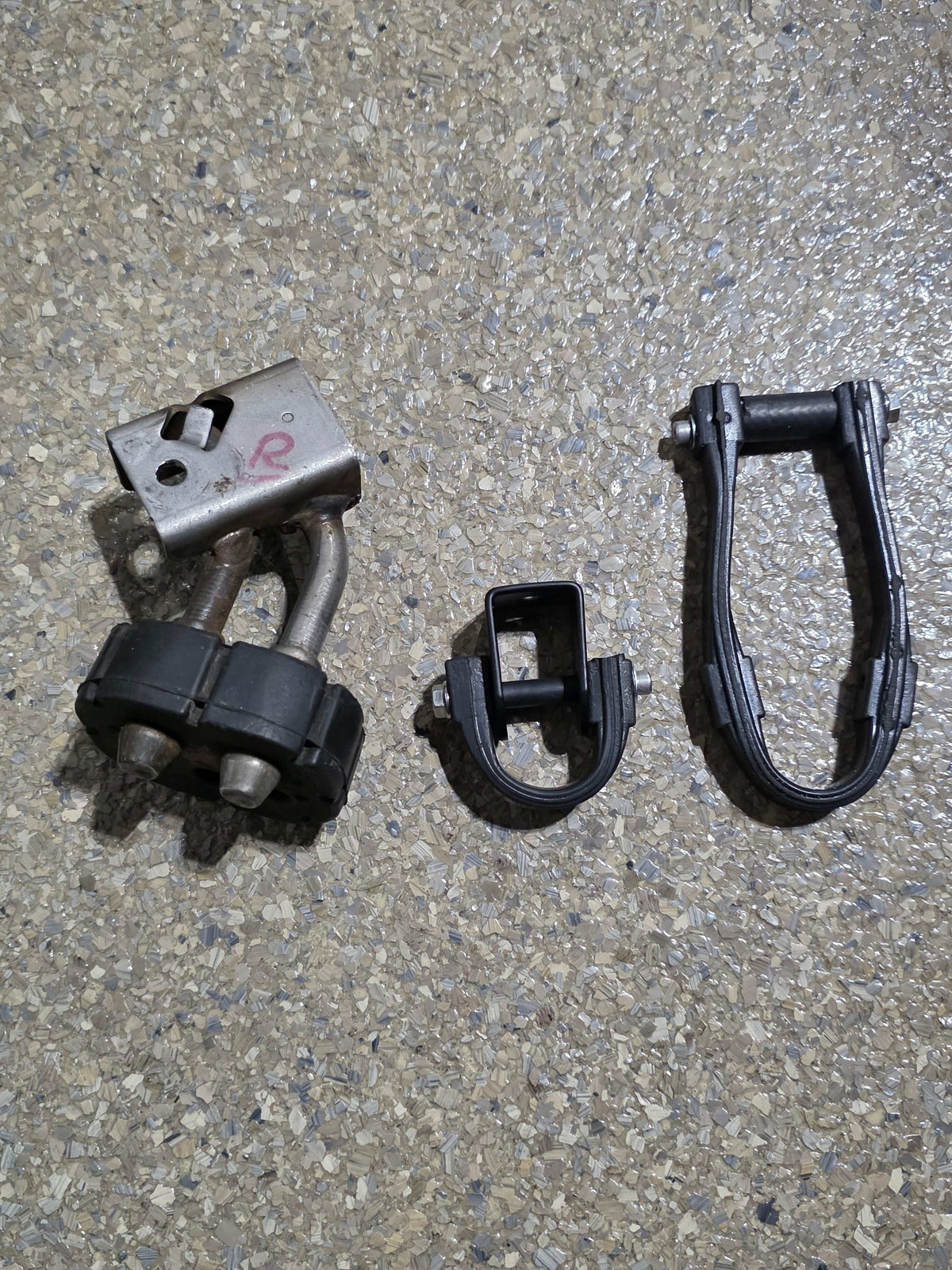 Comparison of OEM Isolator to Slinger Mini styles